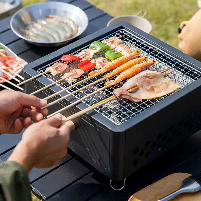 شواية فحم محمولة للتخييم مع در - مراجعة Camping Cooking Grill وسعره